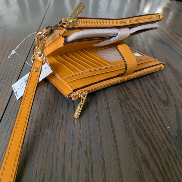 Michael Kors NEW jet set wallet/ phone holder/wristlet - Picture 2 of 8